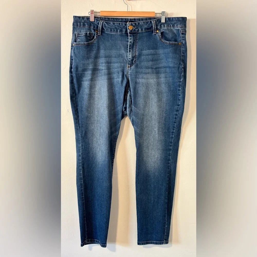 🌸 d. jeans Women’s Size 22W Straight Leg with Stretch Denim in a Medium Wash